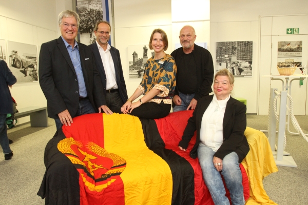 Aktionsfotos des Deutsch-Deutschen Sofas im Bundesarchiv - Erinnerungsstätte für die Freiheitsbewegungen in der deutschen Geschichte im Schloss Rastatt, Baden-Württemberg, September bis November 2015