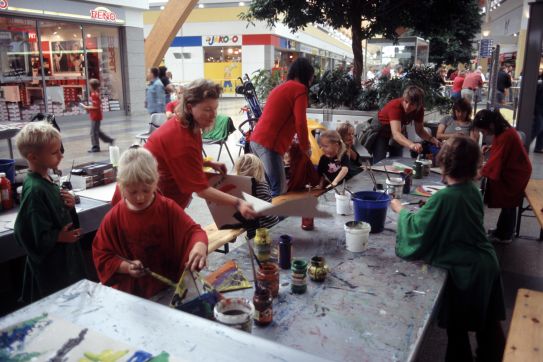 Kindermalen im Blautal Center Ulm, August 2005