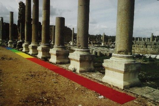 S&auml;ulenallee Perge, T&uuml;rkei, 20. Februar 2004