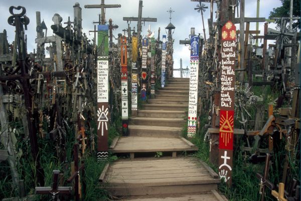 Der Berg der Kreuze, bei Siauliai, Litauen, 30. Juni 2004
