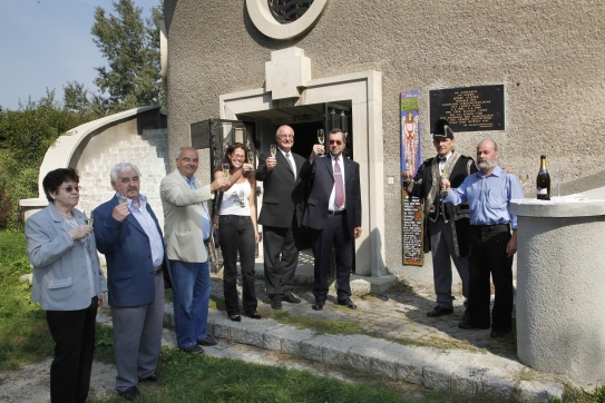 Enthüllung und Segnung eines Seelenbretts® auf dem Friedhof der Namenlosen in Wien-Albern am 23. September 2009; Foto © Hans Prammer, Wien