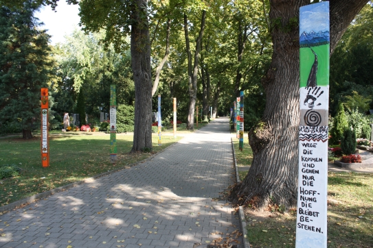 Seelenbretter® von Bali Tollak auf dem Friedhof Mannheim-Feudenheim, Baden-Württemberg, September bis November 2011