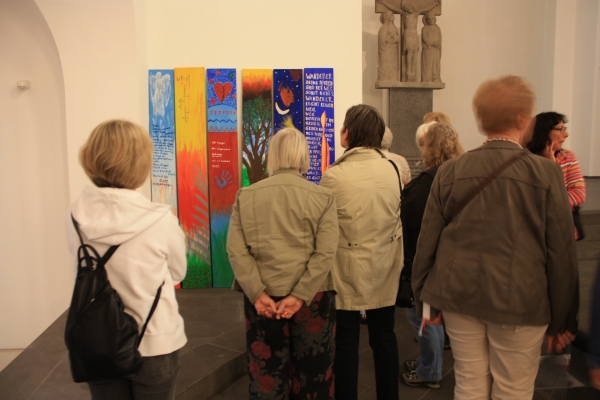 Seelenbretter® von Bali Tollak in der Grabeskirche St. Elisabeth in Mönchengladbach (Juni bis Oktober 2014)