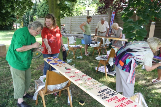 Workshop „Seelenbretter®-Malen” im Kath. Pfarrzentrum St. Cornelius Geyen am 10. Juli 2010